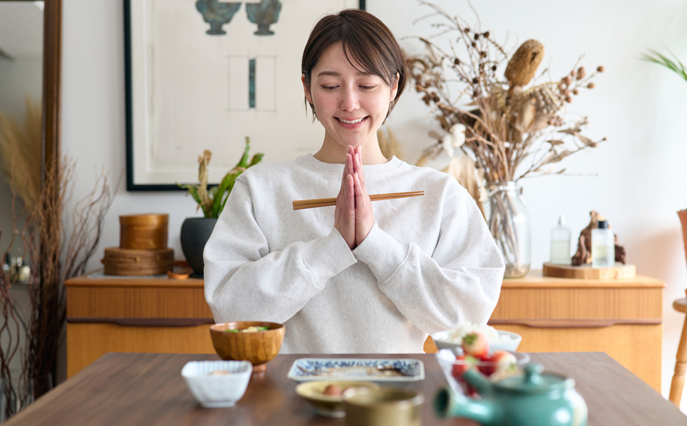 2. 昼：食事の時は「一口30回、ガムや硬いものを意識して噛む」